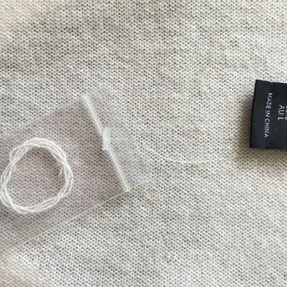 NWT TAHARI 100% 2- PLY CASHMERE Sweater Whole Cut Sleeve V- Neck Pearl Large - Picture 3 of 5